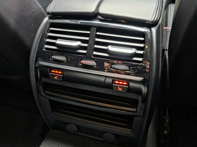 2019 BMW 5 Series 530i xDrive Luxury Plus photo 29