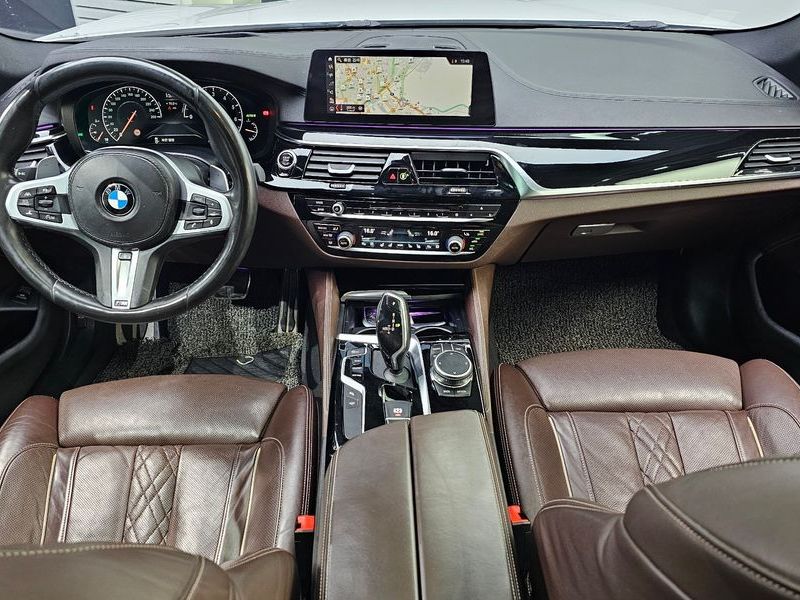 2019 BMW 5 Series 530i xDrive M Sport Package Plus photo 7
