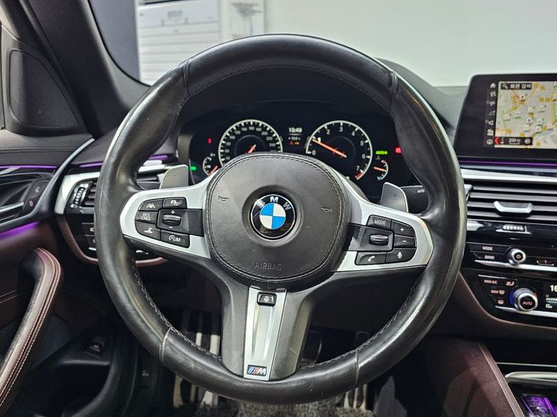 2019 BMW 5 Series 530i xDrive M Sport Package Plus photo 13