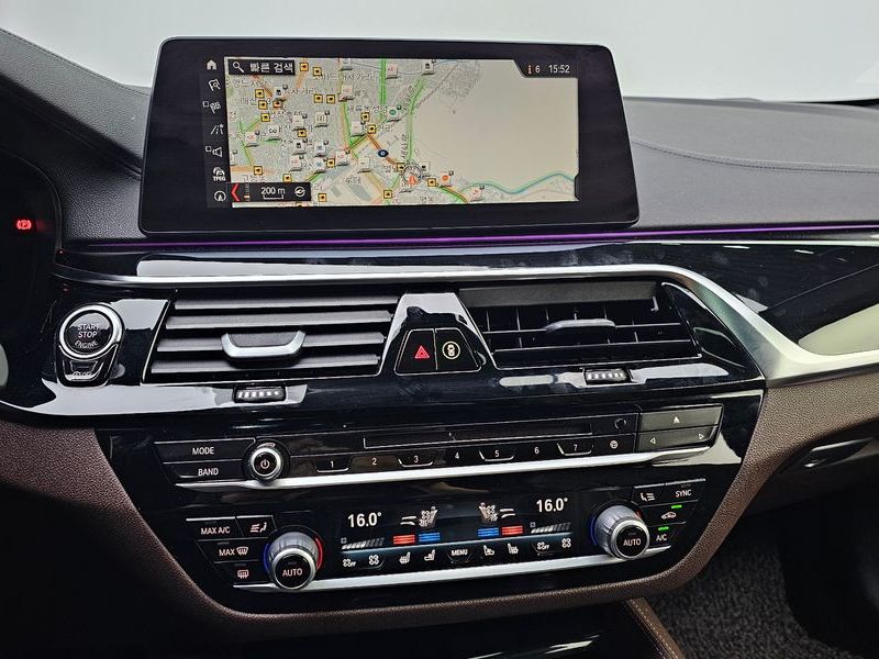 2019 BMW 5 Series 530i xDrive M Sport Package Plus photo 14