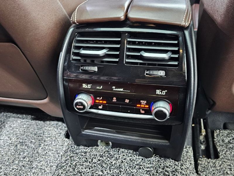2019 BMW 5 Series 530i xDrive M Sport Package Plus photo 18