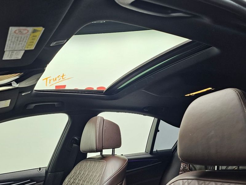 2019 BMW 5 Series 530i xDrive M Sport Package Plus photo 19