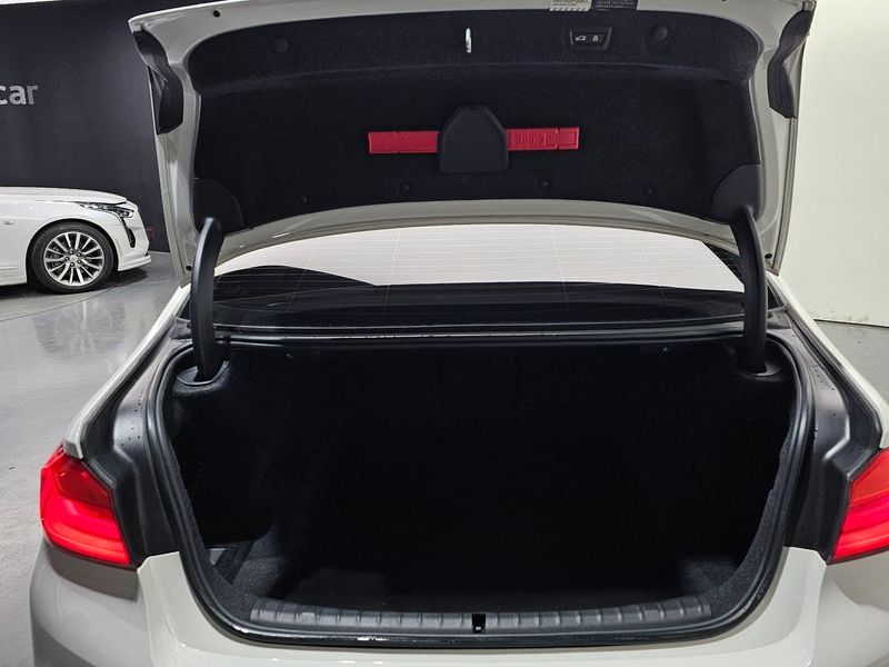 2019 BMW 5 Series 530i xDrive M Sport Package Plus photo 20