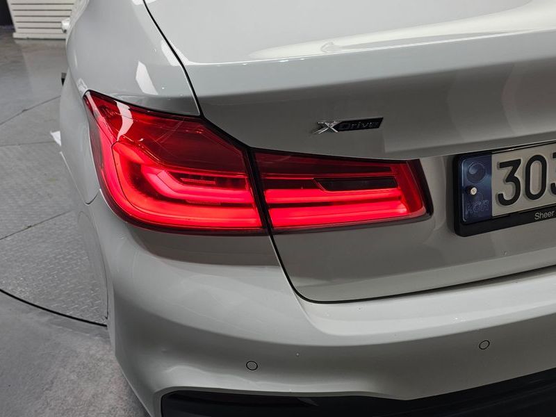 2019 BMW 5 Series 530i xDrive M Sport Package Plus photo 23