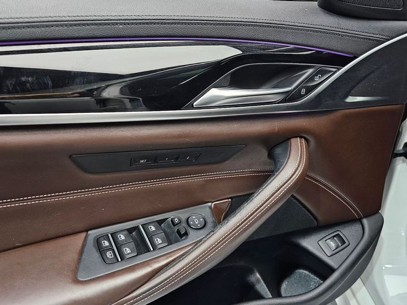 2019 BMW 5 Series 530i xDrive M Sport Package Plus photo 28