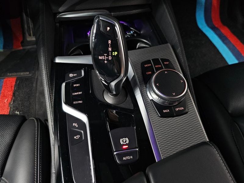 2019 BMW 5 Series 520d M Sport Package Plus photo 9