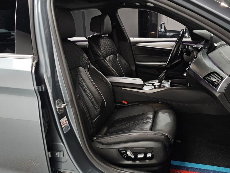 2019 BMW 5 Series 520d M Sport Package Plus photo 10