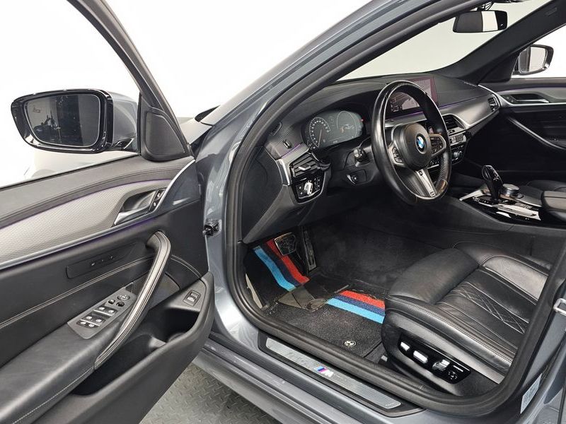 2019 BMW 5 Series 520d M Sport Package Plus photo 11