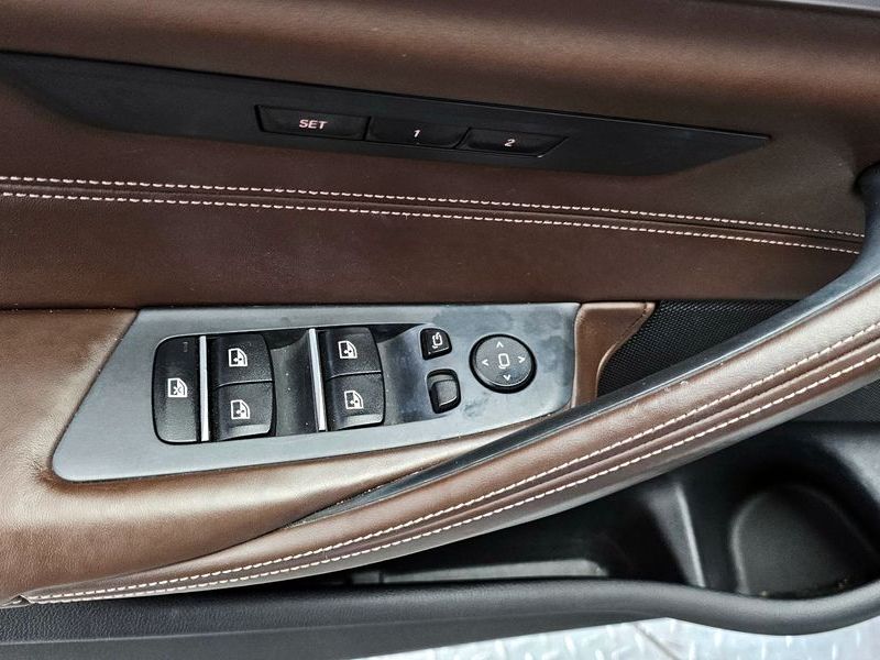 2019 BMW 5 Series 520d xDrive Luxury Plus photo 14