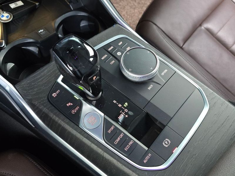 2019 BMW 3 Series 320d Luxury photo 9