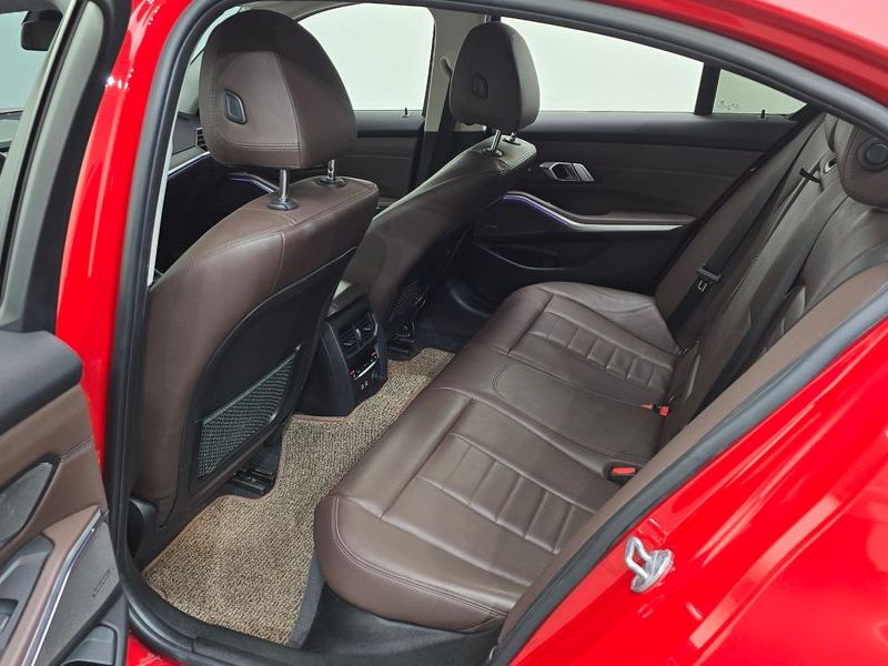2019 BMW 3 Series 320d Luxury photo 11