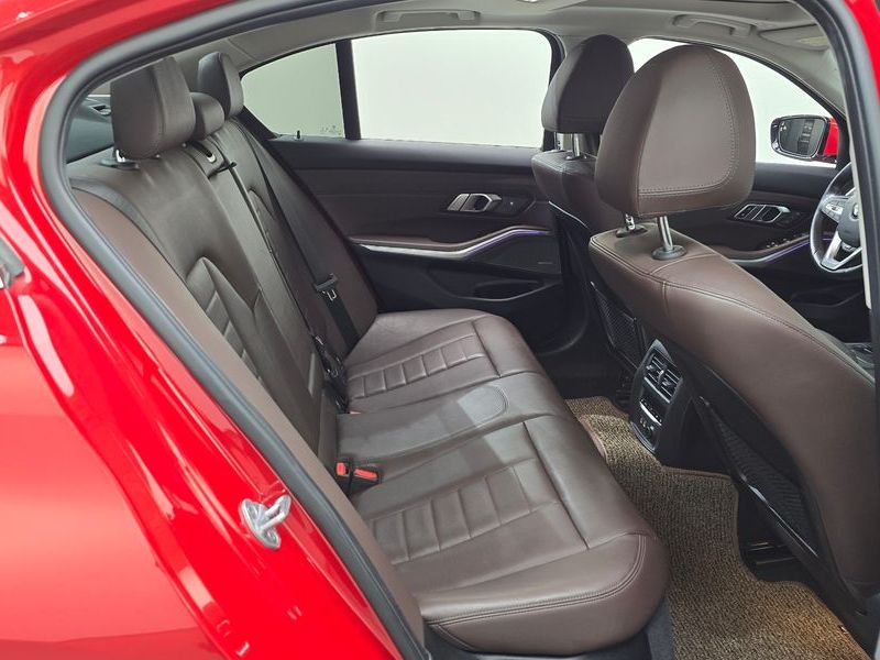 2019 BMW 3 Series 320d Luxury photo 12