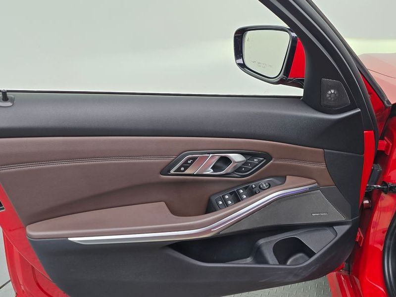 2019 BMW 3 Series 320d Luxury photo 24