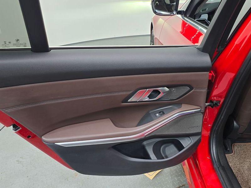 2019 BMW 3 Series 320d Luxury photo 25