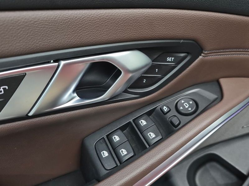 2019 BMW 3 Series 320d Luxury photo 29
