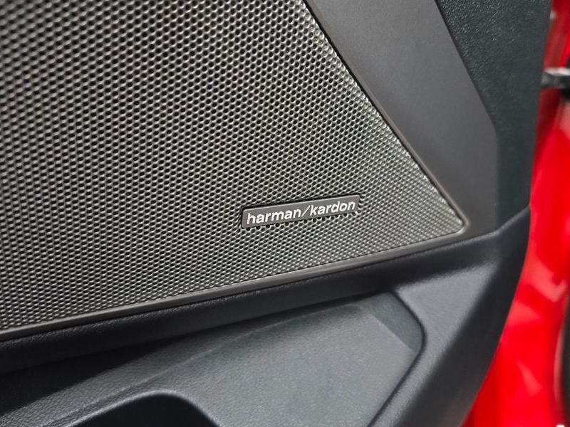 2019 BMW 3 Series 320d Luxury photo 30