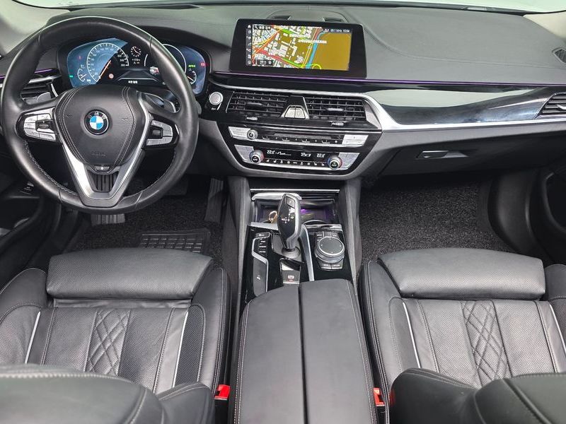 2019 BMW 5 Series 520d Luxury Plus photo 7
