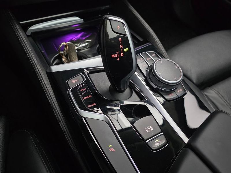 2019 BMW 5 Series 520d Luxury Plus photo 9