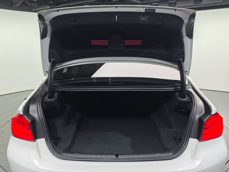 2019 BMW 5 Series 520d Luxury Plus photo 20