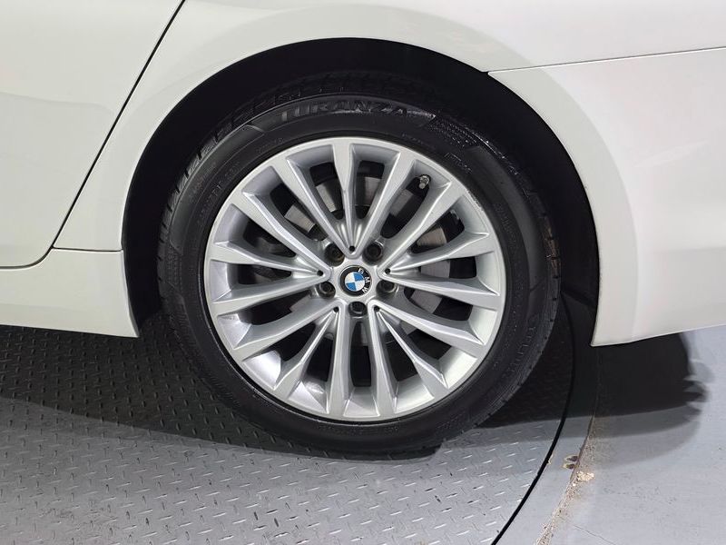 2019 BMW 5 Series 520d Luxury Plus photo 21