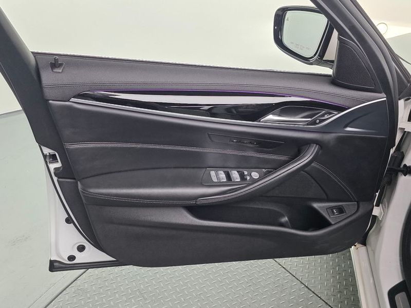 2019 BMW 5 Series 520d Luxury Plus photo 24
