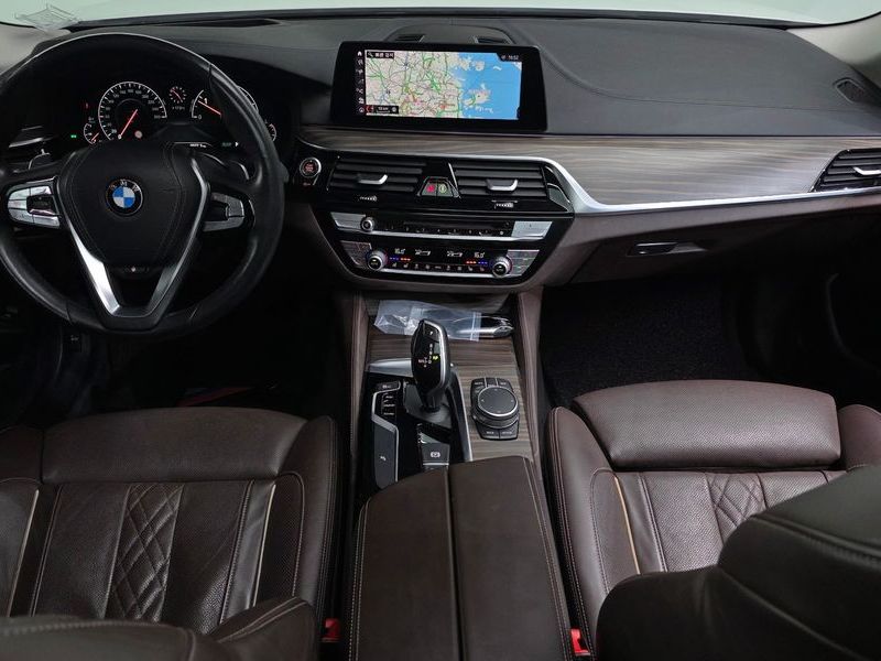 2019 BMW 5 Series 520d Luxury Plus photo 7