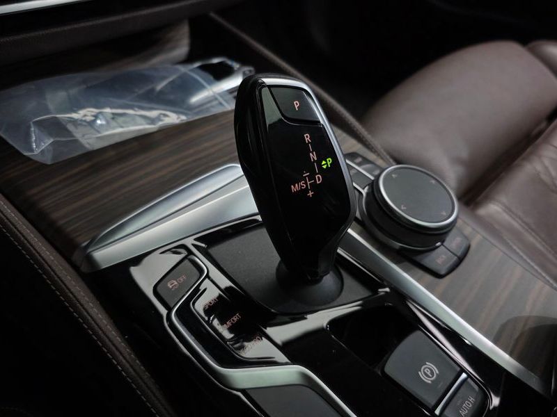 2019 BMW 5 Series 520d Luxury Plus photo 9