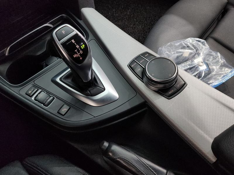 2018 BMW 3 Series 320i M Sport photo 9