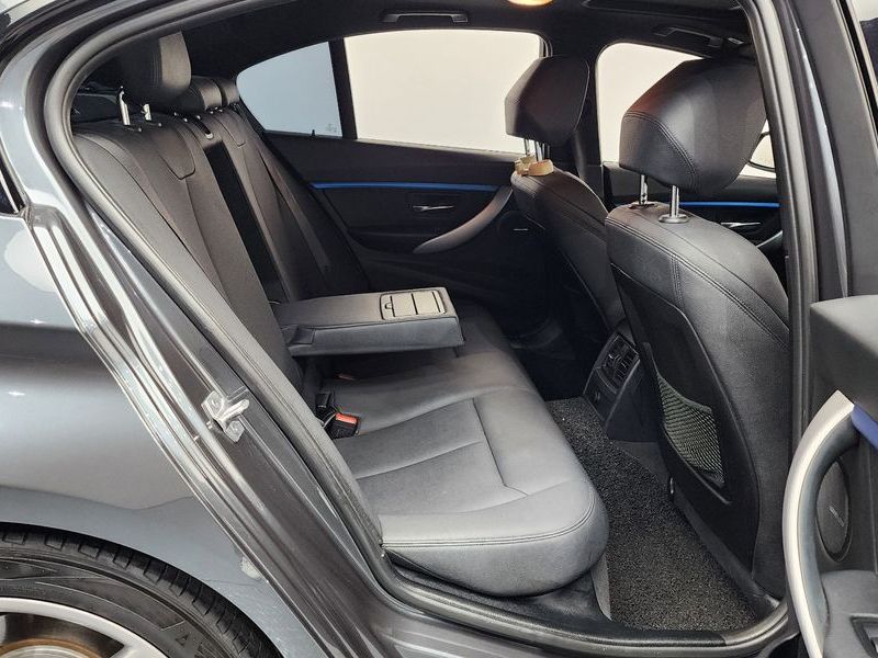 2018 BMW 3 Series 320i M Sport photo 12