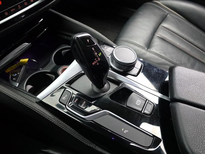 2018 BMW 5 Series 520i Luxury photo 8