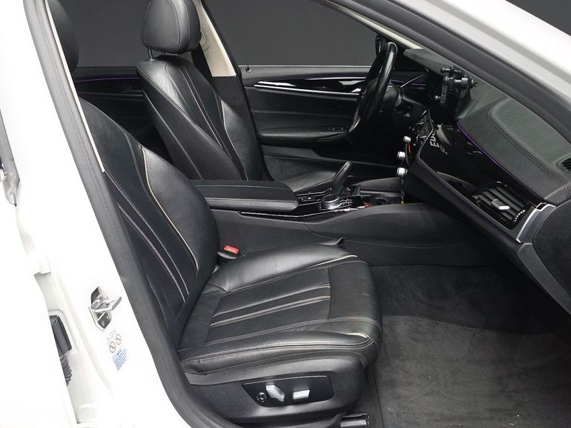 2018 BMW 5 Series 520i Luxury photo 10