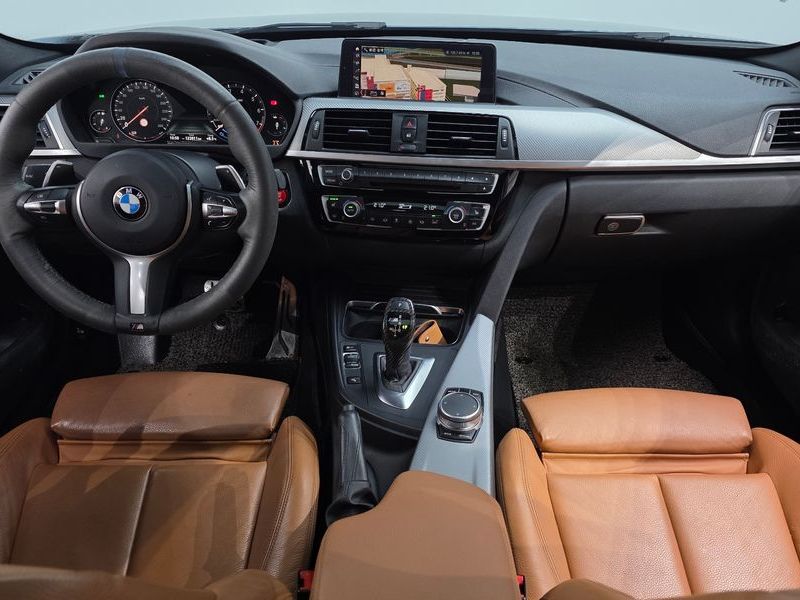 2018 BMW 3 Series 330i M Sport Shadow photo 7