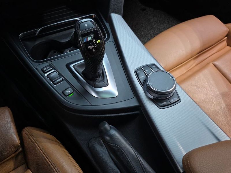 2018 BMW 3 Series 330i M Sport Shadow photo 9