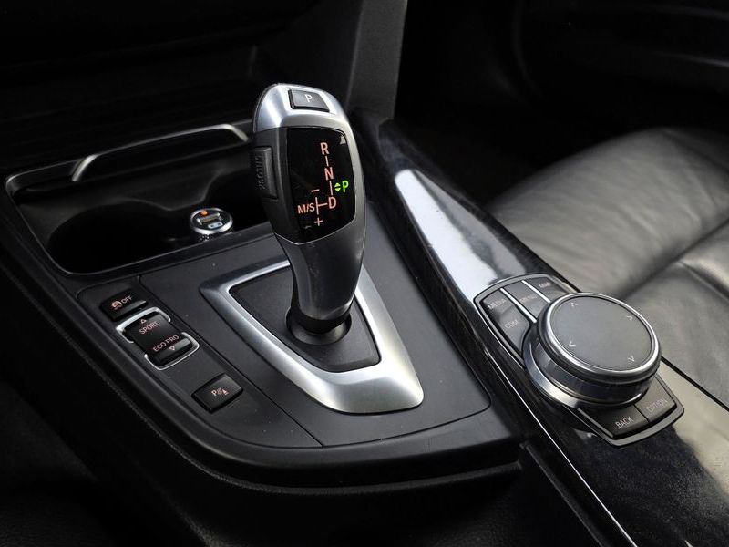 2018 BMW 3 Series 320i Luxury photo 9