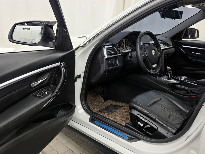2018 BMW 3 Series 320i Luxury photo 10