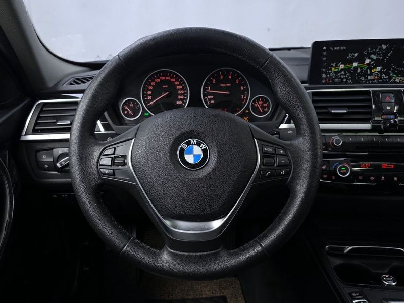 2018 BMW 3 Series 320i Luxury photo 13