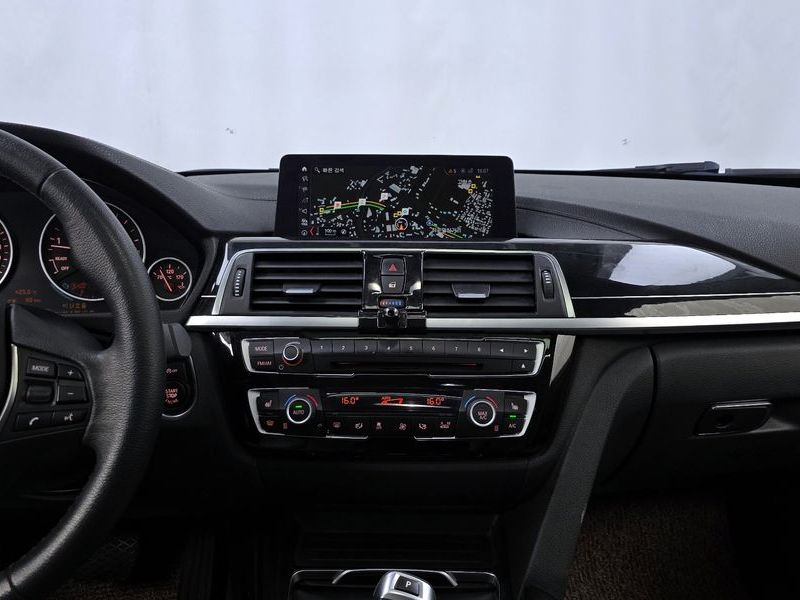2018 BMW 3 Series 320i Luxury photo 14