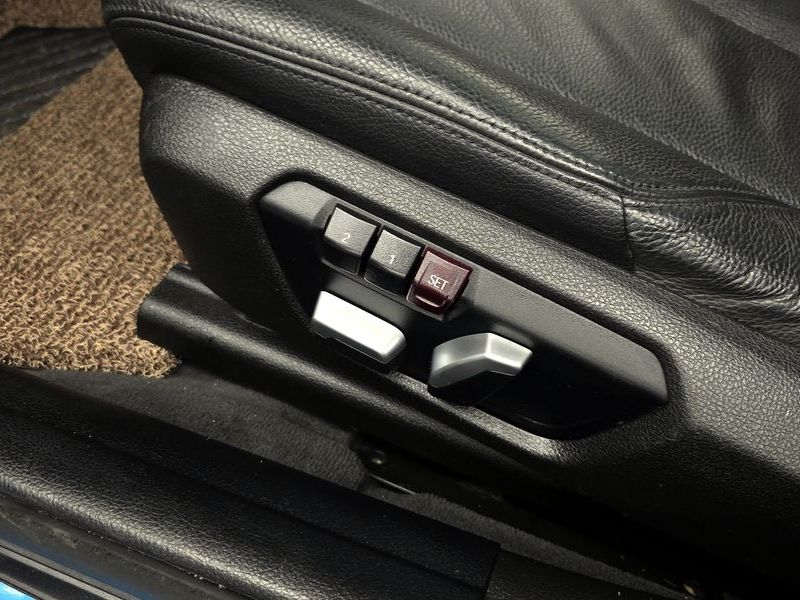 2018 BMW 3 Series 320i Luxury photo 16