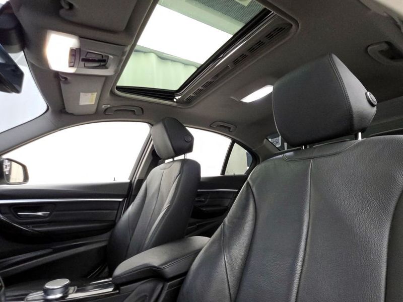 2018 BMW 3 Series 320i Luxury photo 18