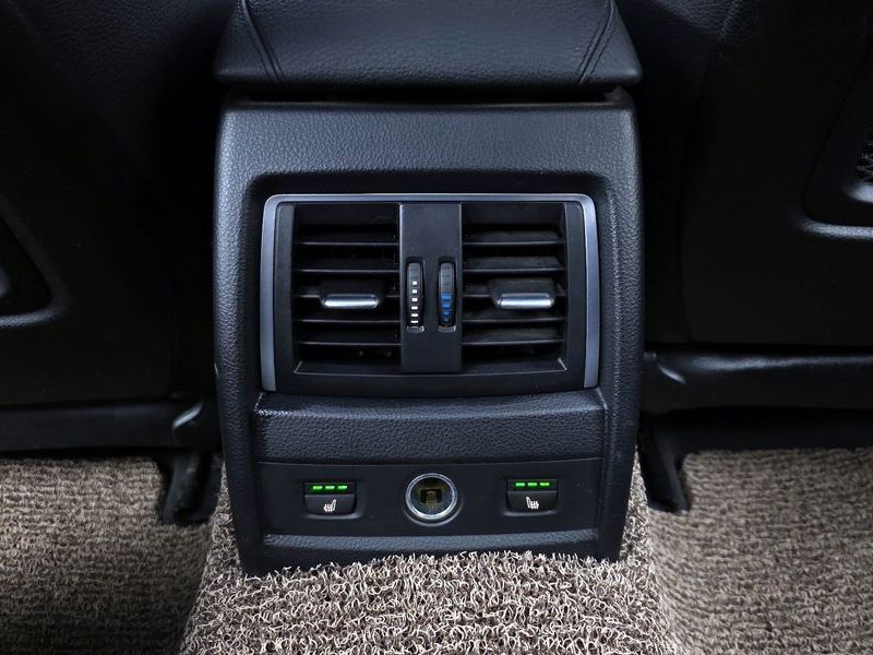 2018 BMW 3 Series 320i Luxury photo 19