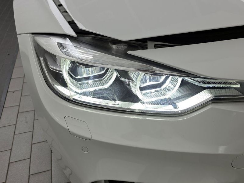 2018 BMW 3 Series 320i Luxury photo 22