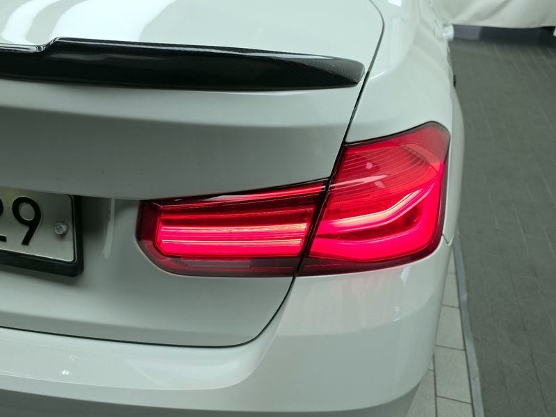 2018 BMW 3 Series 320i Luxury photo 23