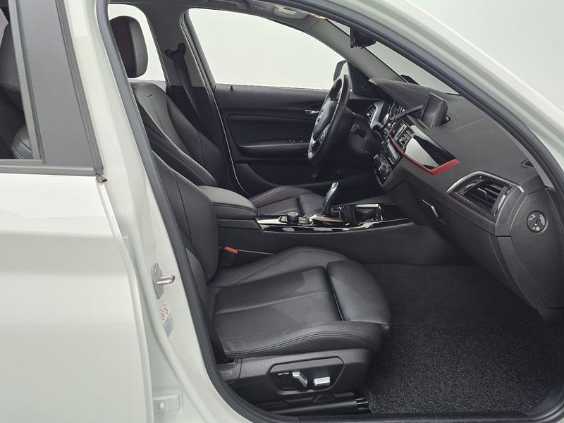 2018 BMW 1시리즈 118d Sport 5Door photo 12