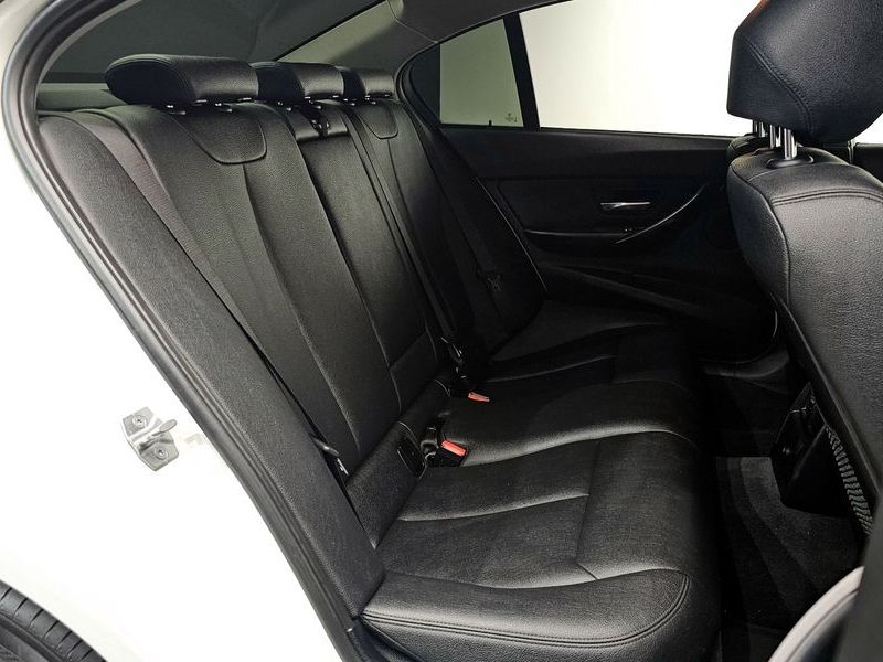 2018 BMW 3 Series 320d photo 11