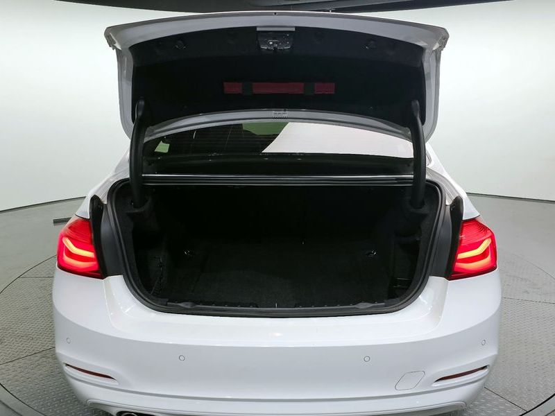 2018 BMW 3 Series 320d photo 20