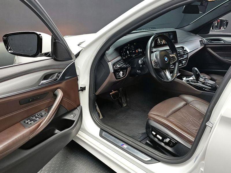 2019 BMW 5 Series 520d M Sport Package Plus photo 10