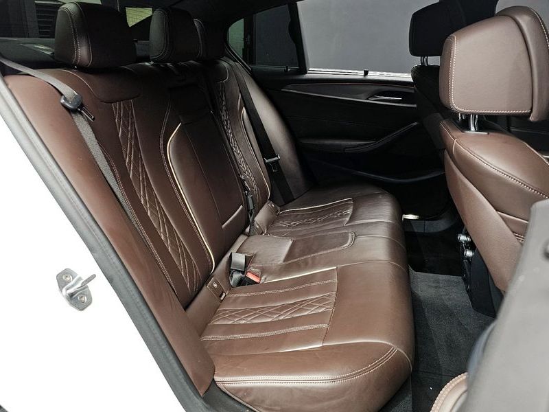 2019 BMW 5 Series 520d M Sport Package Plus photo 11