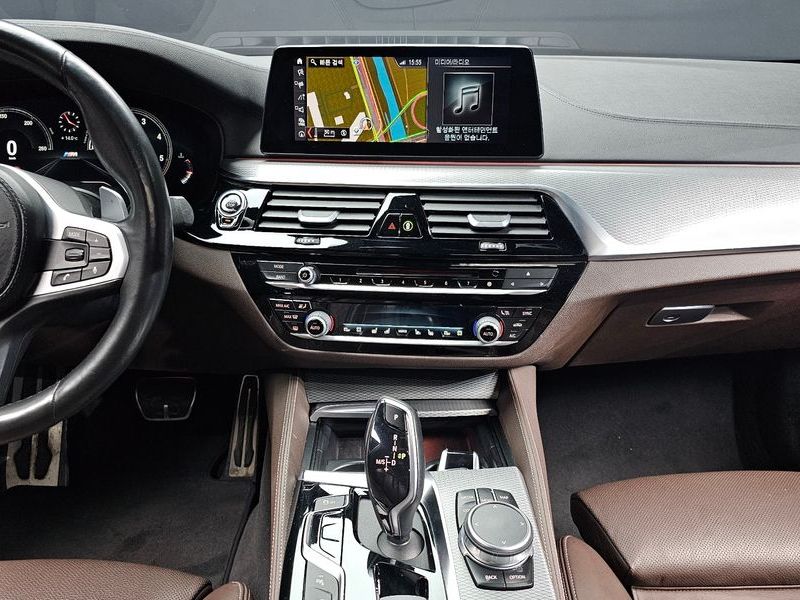 2019 BMW 5 Series 520d M Sport Package Plus photo 13