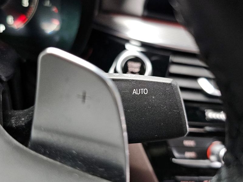 2019 BMW 5 Series 520d M Sport Package Plus photo 16