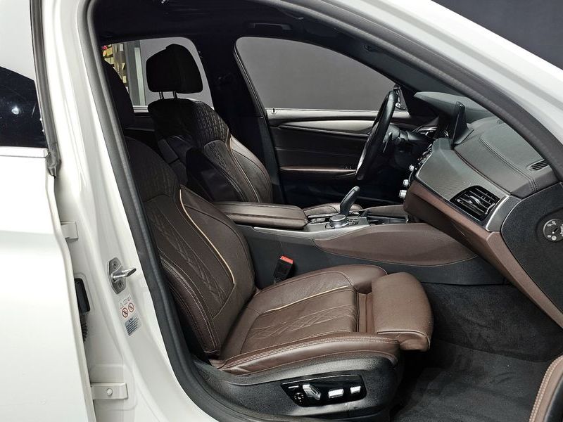 2019 BMW 5 Series 520d M Sport Package Plus photo 26